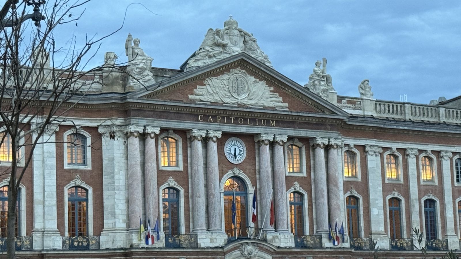 Façade du Capitole au crépuscule, Toulouse