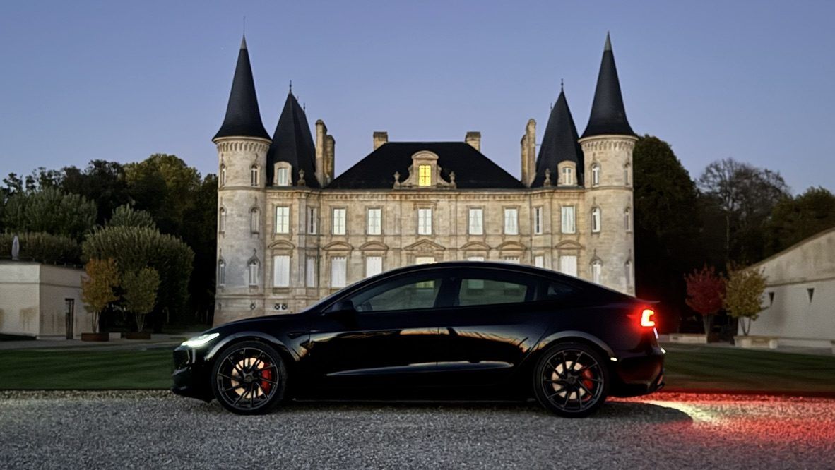 Château Pichon Baron à Pauillac, au crépuscule